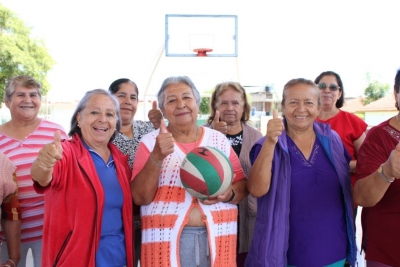 DIF Jacona organiza juego de cachibol con club del adulto mayor