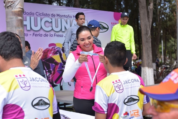 DE MANERA EXITOSA EFECTUARON LA RODADA CICLISTA, FERIA DE LA FRESA JACONA 2020