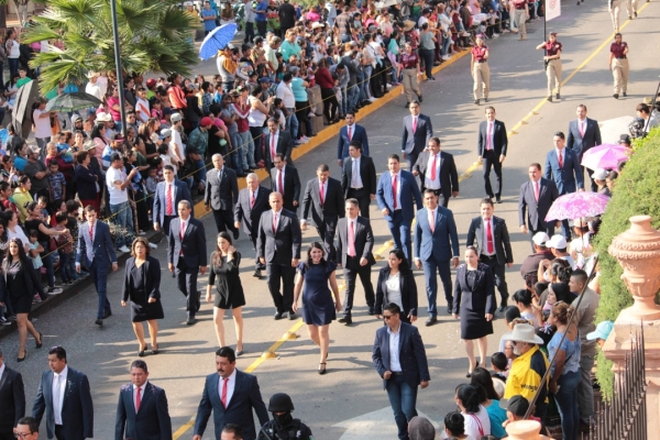 ADRIANA CAMPOS ENCABEZA DESFILE DEL 16 DE SEPTIEMBRE