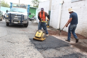 EN JACONA NO PARAN  LAS ACCIONES DE BACHEO