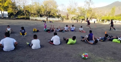 PROMUEVEN TALLERES DE ACTIVACIÓN FÍSICA Y FÚTBOL EN EL PLATANAL