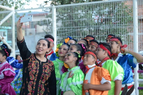 TODO UN ÉXITO LA TARDE MEXICANA EN MONTEBELLO