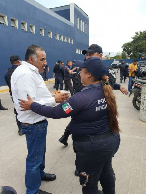 El Alcalde Isidoro Mosqueda Estrada acudió a las instalaciones de la Dirección de Seguridad Pública de Jacona