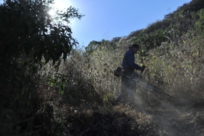 Brindan mantenimiento al camino que lleva al Cerro del Curutarán en Jacona