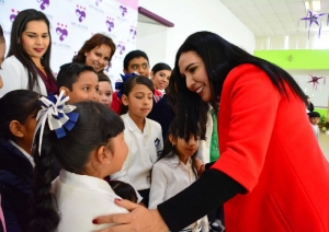 ALCALDESA ADRIANA ENTREGÓ 50 “BECAS PADRINO” A NIÑOS Y ADOLESCENTES