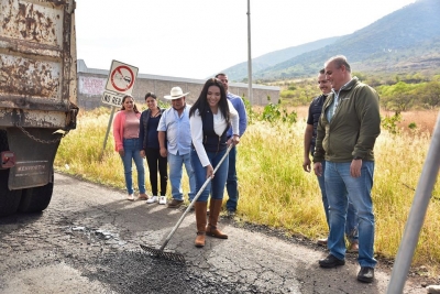 ATIENDEN BACHES EN CALZADA JACONA Y CARRETERA A LOS REYES