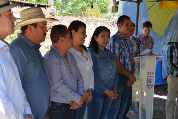 ALCALDESA ADRIANA ENTREGA OBRA EN SAN JOSÉ EL PLATANAL