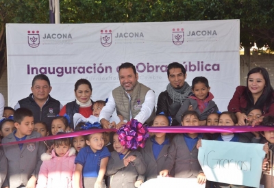 AGRADECEN ESTUDIANTES A ALCALDESA ADRIANA POR REHABILITACIÓN DE TECHUMBRE