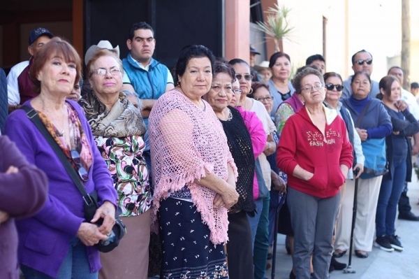 INAUGURA ADRIANA CAMPOS PAVIMENTACIÓN EN TRAMO DE LA CALLE ABASOLO DE JACONA