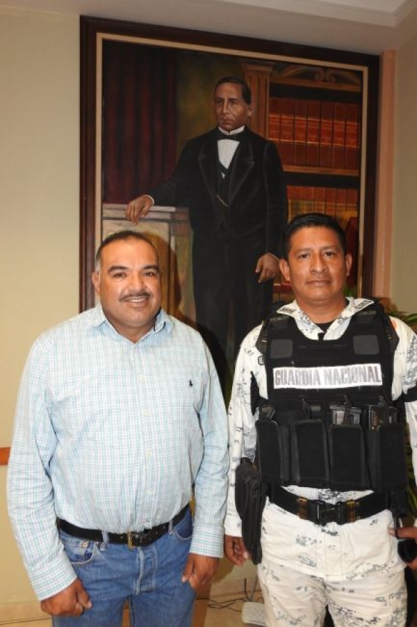 Unidos Gobierno de Jacona y Guardia Nacional *Alcalde Isidoro Mosqueda recibe al nuevo Comandante de la GN *Fortalecer las acciones de seguridad en la localidad, la meta