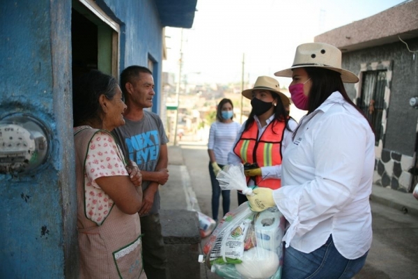 ADRIANA CAMPOS REFUERZA PLAN ALIMENTARIO CON LA DISTRIBUCIÓN DE OTRAS 2 MIL DESPENSAS