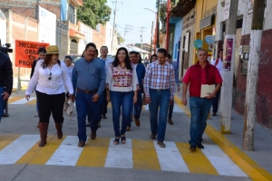 ADRIANA CAMPOS INAUGURA PAVIMENTACIÓN DE CALLE CONSTITUCIÓN POR CASI 6 MDP