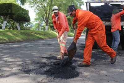 ATIENDEN BACHES DE LA CALZADA EN JACONA