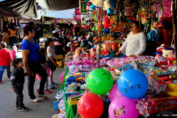 FERIA DEL JUGUETE EN JACONA LISTA PARA LOS REYES MAGOS