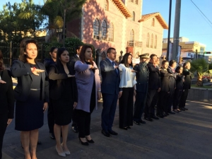 AUTORIDADES DE JACONA CONMEMORARON DÍA DE LA BANDERA