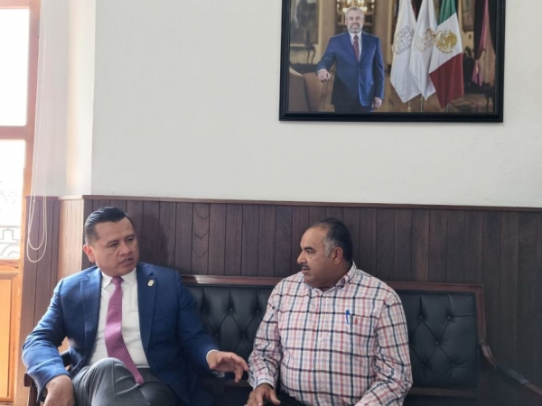 El Alcalde Isidoro Mosqueda Estrada sostuvo una importante reunión con el Secretario de Gobierno de Michoacán Carlos Torres Piña