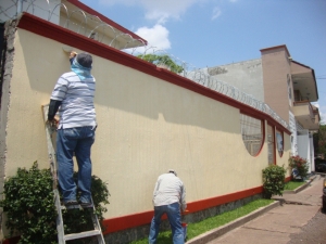 Periodo vacacional propicio para trabajos de pintura y mantenimiento en escuelas