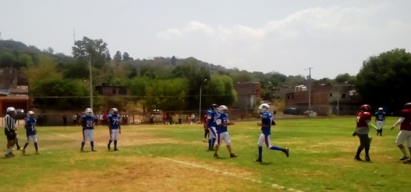 HUBO ENCUENTROS DE EXHIBICIÓN DE FÚTBOL AMERICANO EN UNIDAD DEPORTIVA EL BOSQUE