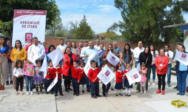 Banderazo de arranque de la techumbre del Jardín de Niños “Matilde Rodríguez Cabo”