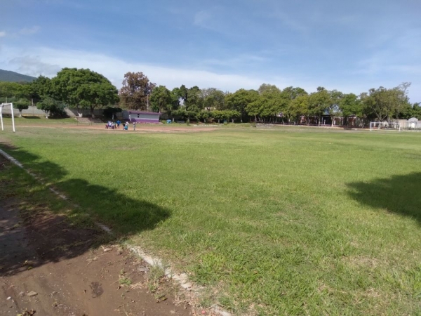 COMO PREPARATIVO DE REAPERTURA, AVANZA LIMPIEZA DE CANCHA DE FÚTBOL EN EL PLATANAL