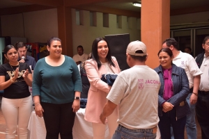 ADRIANA REFUERZA LABOR DE TRABAJADORES DE CAMPO