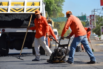 GOBIERNO MUNICIPAL REALIZA ACCIONES DE BACHEO EN LA CALZADA JACONA - ZAMORA