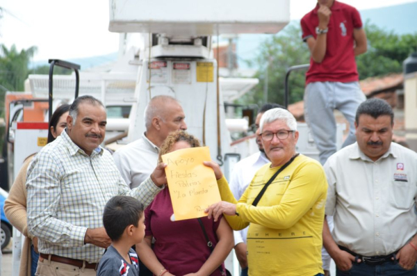 Inicia cambio de luminarias en El Platanal