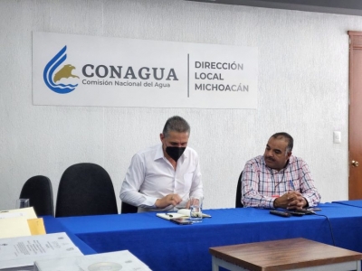 Alcalde Isidoro Mosqueda Estrada se reunió con el Director en Michoacán de la Comisión Nacional del Agua, Jesús Camacho,