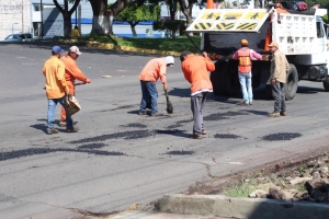 ATIENDEN BACHES DE LA CALZADA EN JACONA