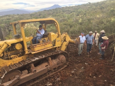 REHABILITAN Y AMPLÍAN CAMINO SACA-COSECHAS A PRESA “LOS CHILILLOS” EJIDO JACONA