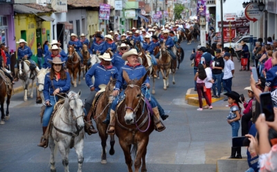 ALCALDESA ADRIANA PARTICIPÓ EN TRADICIONAL CABALGADA CON LOS CABALLEROS DE LA ESPERANZA