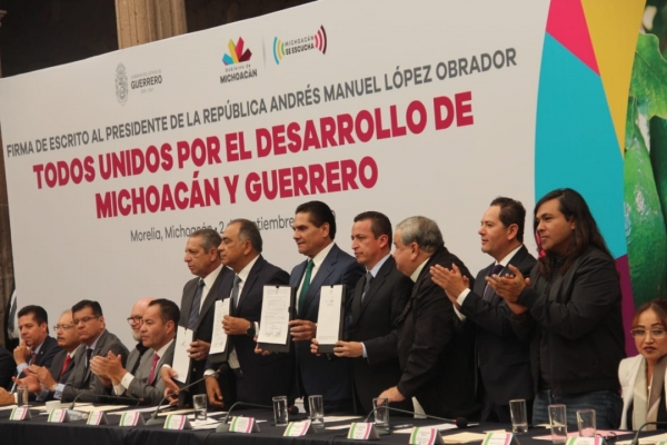 FIRMA ADRIANA INICIATIVA “TODOS UNIDOS POR EL DESARROLLO DE MICHOACÁN Y GUERRERO”