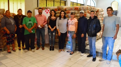 ADRIANA CAMPOS REALIZA TERCER ENTREGA DE CEMENTO A BAJO COSTO