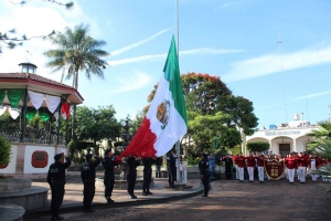 ¡ Izamiento de nuestra Bandera Nacional!