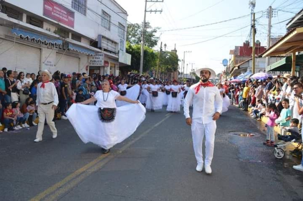 ¡Exitoso y festivo el Desfile de la Revolución Mexicana en Jacona!