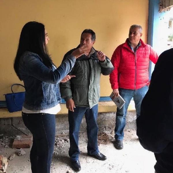 ALCALDESA ADRIANA SUPERVISA TRABAJOS EN LA SECUNDARIA EMILIANO ZAPATA