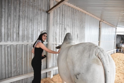 EXPO GANADERA RECIBE A CIENTOS DE ASISTENTES EN LA FERIA DE LA FRESA